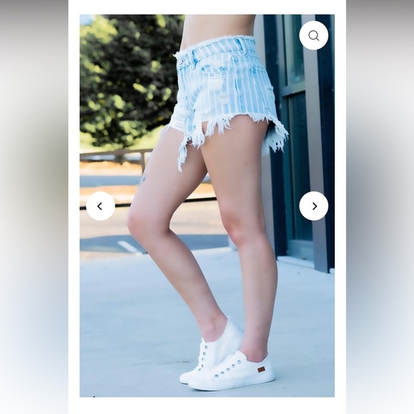 NWT KanCan Blue Striped Jean Shorts - Picture 4 of 14